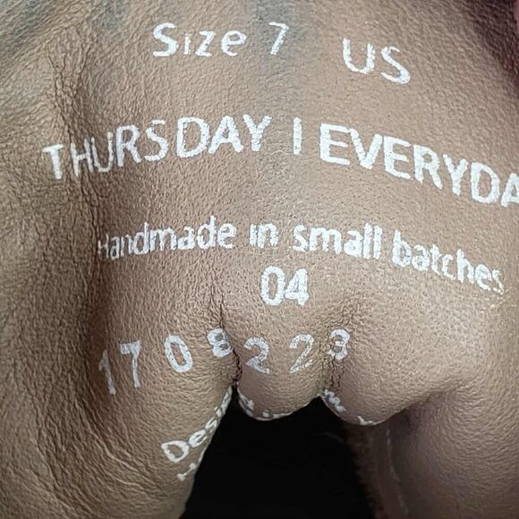 Thursday Boot Company Tan Suede Duchess Chelsea Boots Womens Size 7 Pull On - Picture 8 of 9